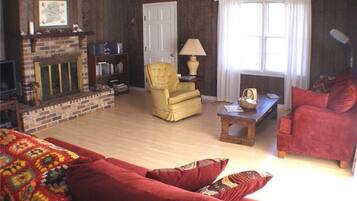 House, Multiple Beds (Villa Kunterbunt) | Living room | DVD player