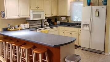 House, Multiple Beds (Amazing Grace) | Private kitchen