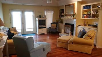 House, Multiple Beds (Amazing Grace) | Living room