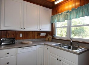 House, Multiple Beds (Anchor inn) | Private kitchen