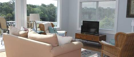 Maison, plusieurs lits (At Water's Edge) | Salle de séjour