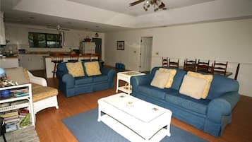 House, Multiple Beds (Clark's Cove) | Living room