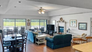 House, Berbilang Katil (Clark's Cove) | Ruang tamu