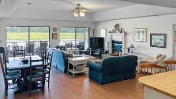 House, Multiple Beds (Clark's Cove) | Living room