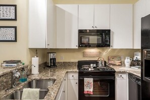 公寓式客房, 多张床 (Daisy- 338 Palmetto Walk) | 私人厨房