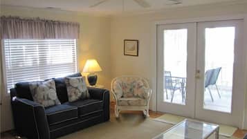 House, Multiple Beds (Dreamcatcher) | Living room