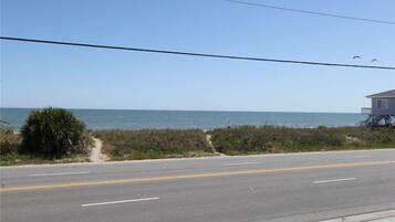 House, Multiple Beds (Fish Called Wanda) | Exterior