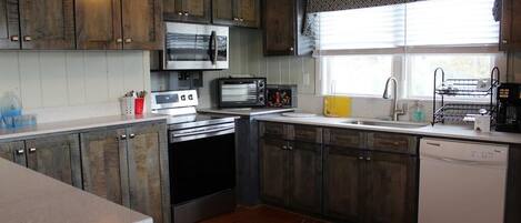 House, Multiple Beds (Fish Called Wanda) | Private kitchen