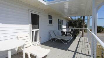 House, Multiple Beds (Fish Called Wanda) | Balcony