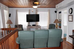 House, Multiple Beds (Fish Called Wanda) | Living room