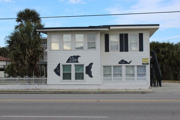 House, Multiple Beds (Fish Called Wanda) | Exterior