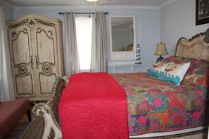 House, Multiple Beds (Fish Called Wanda)
