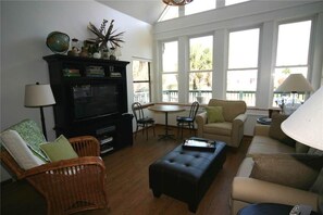 Casa, varias camas (Green Parrot) | Sala de estar