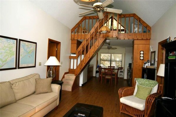 House, Multiple Beds (Green Parrot) | Living room - Green Parrot (Edisto Island)