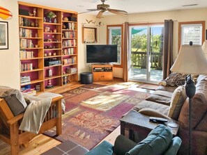 独立别墅, 多张床 (Marsh Cove) | 客厅 | 书