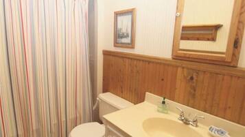 House, Multiple Beds (Miss Irene) | Bathroom