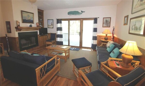 House, Multiple Beds (Miss Irene) | Living room