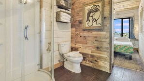 Shower, towels - Flophouze Shipping Container Hotel - Houze 1 (Round Top)