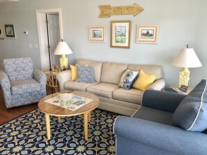 Living room - The Retreat 5B (Edisto Island)