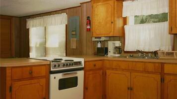 House, Multiple Beds (Sea Braces- Apt B) | Private kitchen | Fridge, microwave, oven, dishwasher