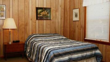 House, Multiple Beds (Sea Braces- Apt B) | 2 bedrooms, laptop workspace