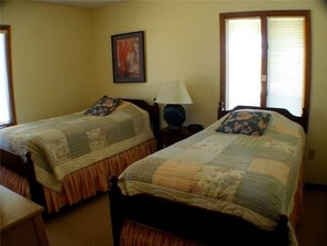 House, Multiple Beds (Shark's Tooth)