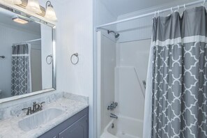 Bathroom - Sutton House (Edisto Island)