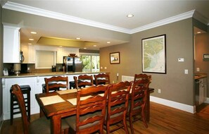 Hus, flere senger (Tucked Away) | Eget kjøkken | Kjøleskap, mikrobølgeovn, ovn og oppvaskmaskin