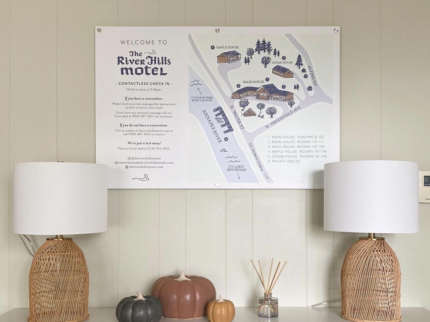 A welcome sign for The River Hills Motel with a map and contact information.