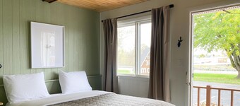 The River Hills Motel - Algoma, WI - Near Door County