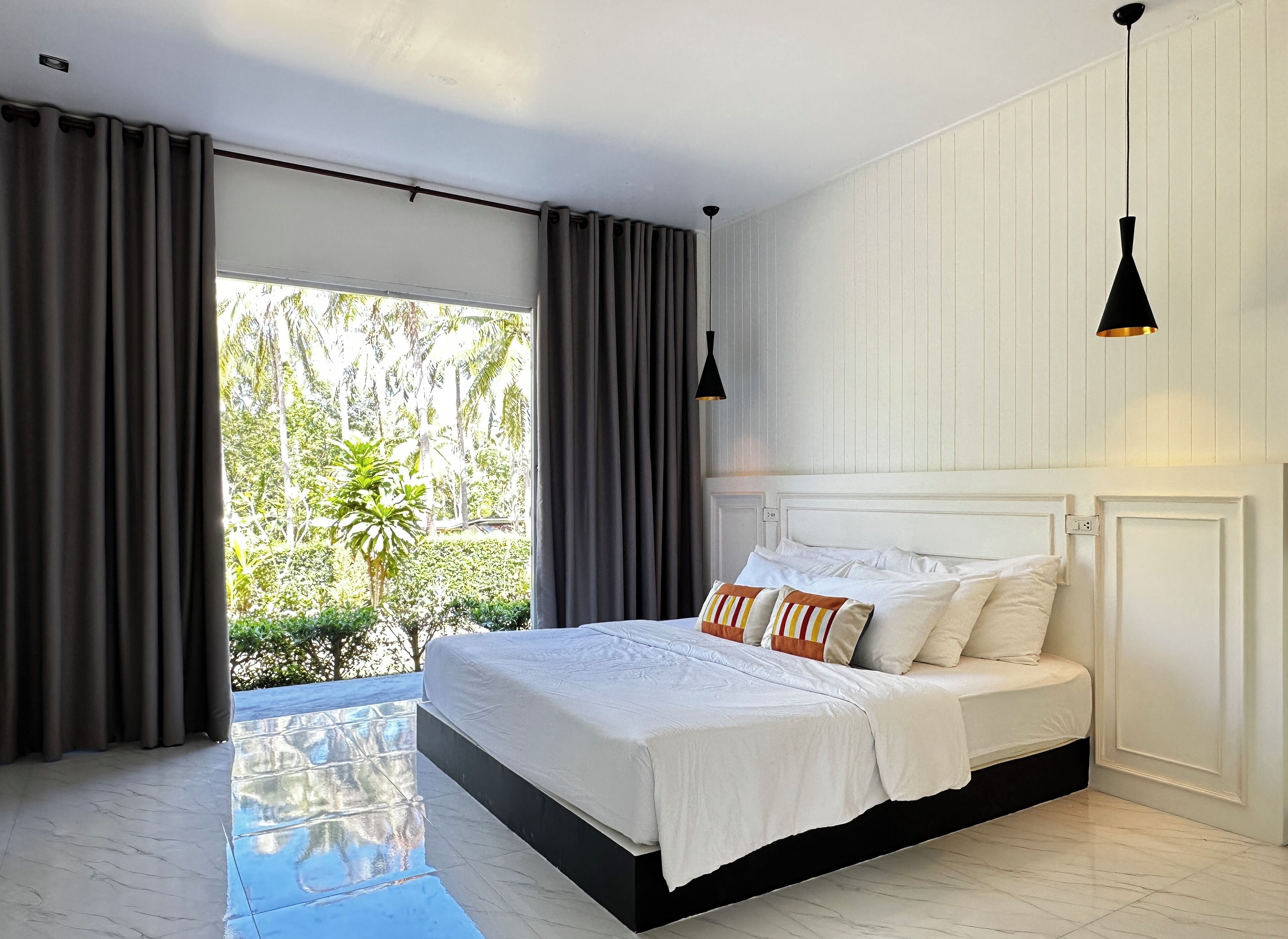 1 bedroom, in-room safe, WiFi, bed sheets