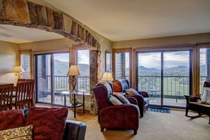 Unclassified image, 4 of 49, button