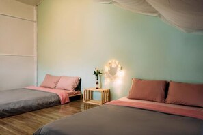 Basic-Vierbettzimmer | Verdunkelungsvorhänge, kostenloses WLAN