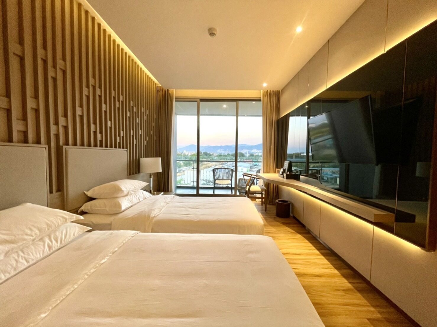In-room safe, soundproofing, free WiFi, bed sheets