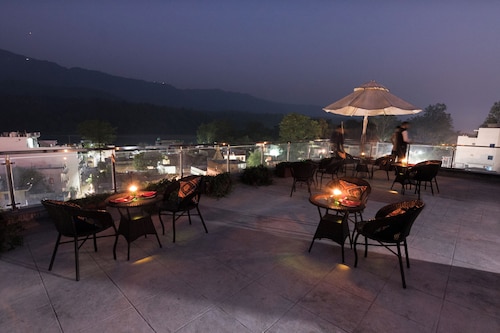 HOLYWATER Hotel by Ganga Kinare (150 mts from Ganga Ghat)