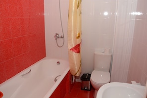 標準四人房 | 浴室 | 毛巾