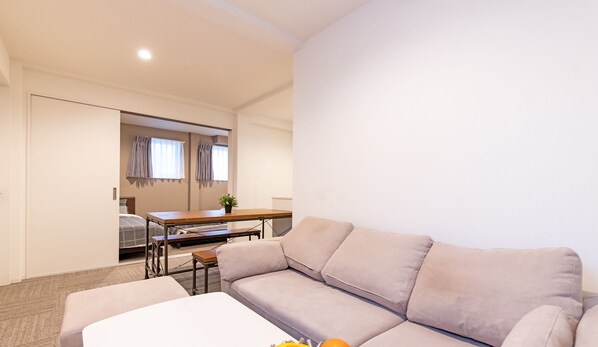 Huoneisto, 2 makuuhuonetta, tupakointi kielletty (Type D) | Olohuone | Taulutelevisio