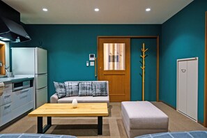 1 Bedroom Apartment, Non Smoking | Desk, laptop workspace, blackout drapes, free WiFi - S.T house Namiyoke (Osaka)