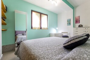 3 habitaciones, tabla de planchar con plancha, wifi y ropa de cama 