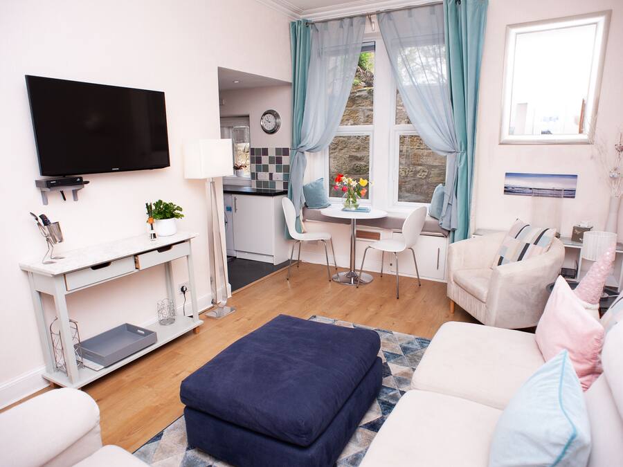 Apartment, 1 Bedroom | Living area