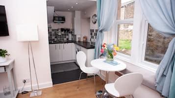 Apartment, 1 Bedroom | Private kitchen | Electric kettle
