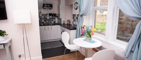 Apartment, 1 Bedroom | Private kitchen