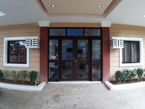 Exterior - OYO 684 Cecilia's  Inn (Puerto Princesa)