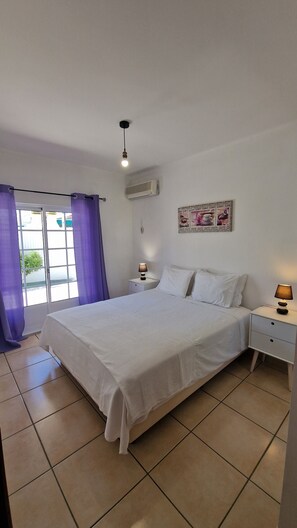 2 bedrooms, iron/ironing board, WiFi