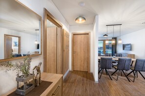 Appartamento Grand | Area soggiorno | TV, pavimenti riscaldati