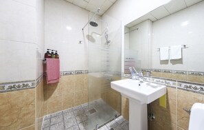 Bruser, hårtørrer, badekåber, håndklæder