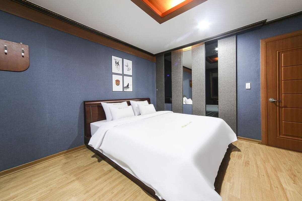 Oda, 1 En Büyük (King) Boy Yatak | Ücretsiz kablosuz İnternet