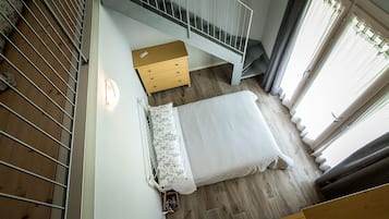 2 habitaciones, tabla de planchar con plancha, wifi y ropa de cama
