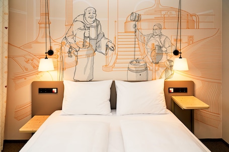 Desk, soundproofing, cribs/infant beds, free WiFi. McDreams Hotel München-Nord