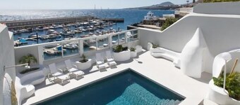 Newport Bay Villa: exclusive & luxury experience